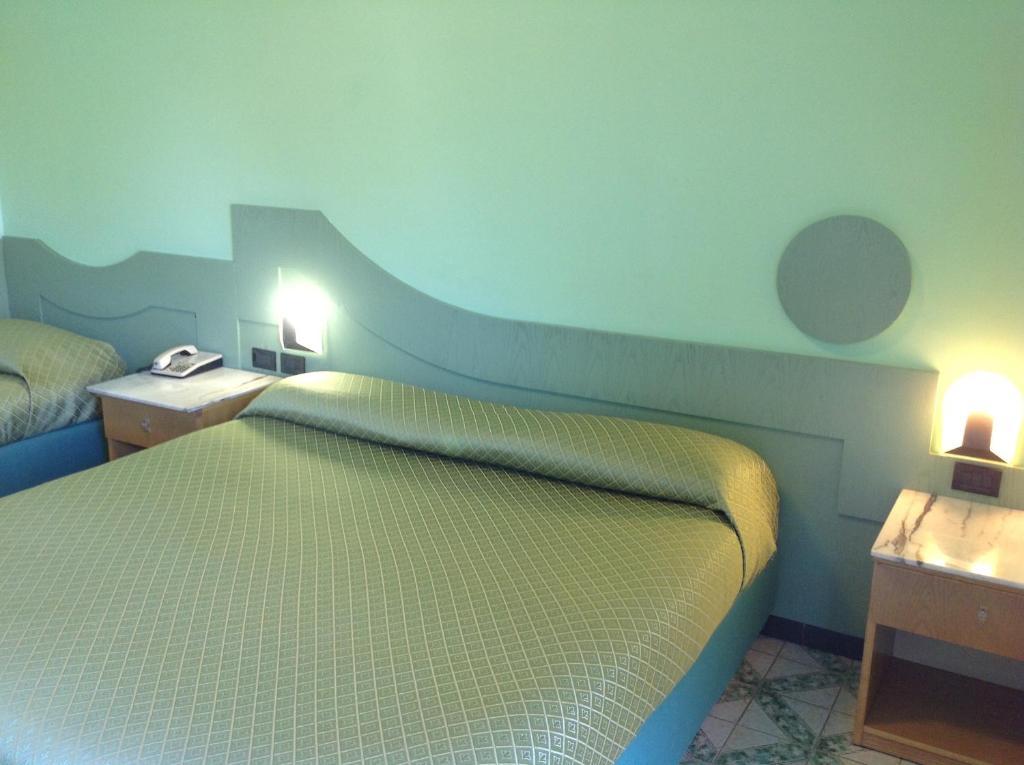 Hotel Giovanna Помпеи Номер фото