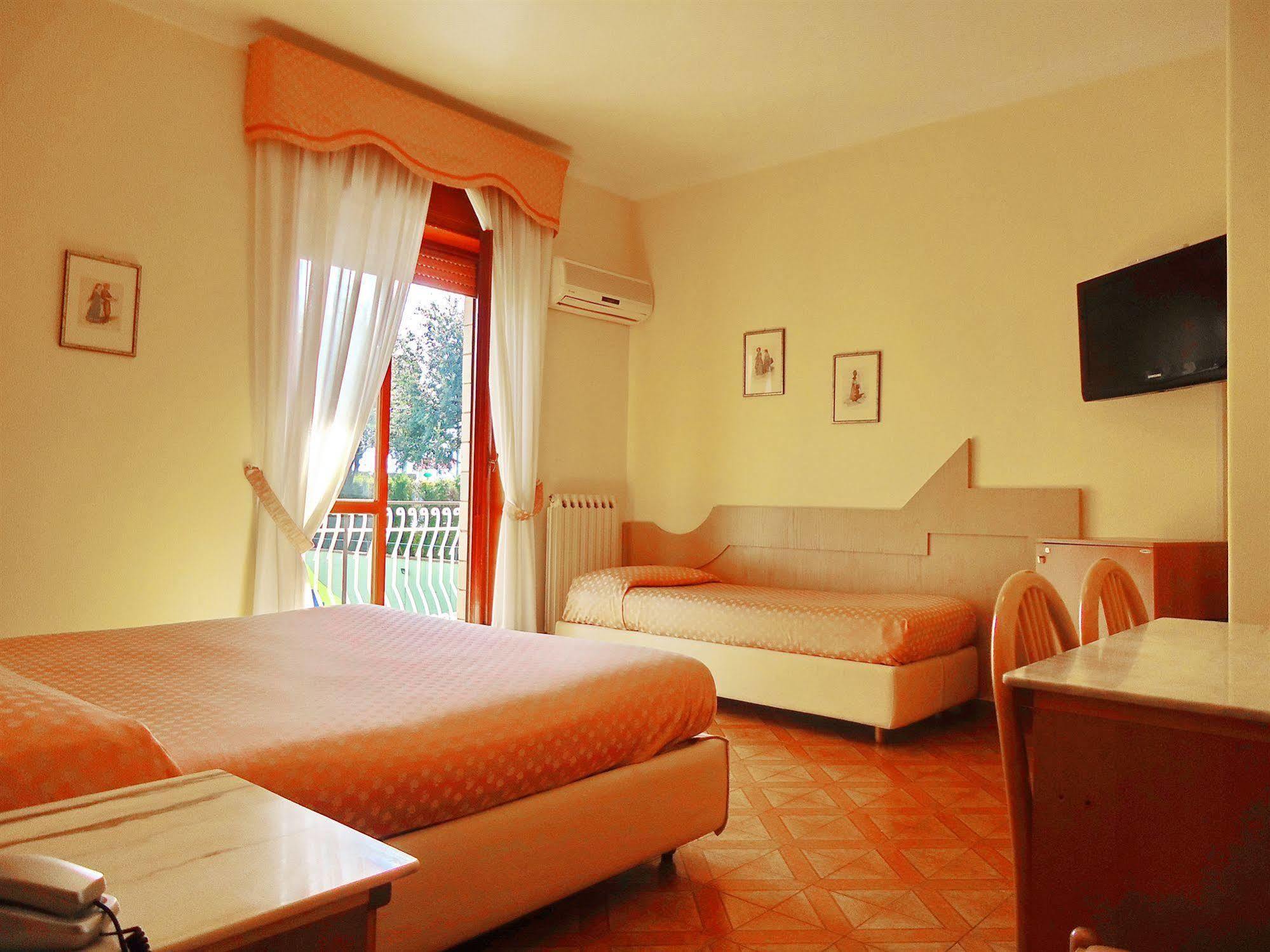 Hotel Giovanna Помпеи Экстерьер фото